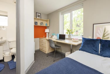 Classic Ensuite at Calthorpe Court, Pershore Road, Edgbaston, Birmingham, B57QF - Image 1