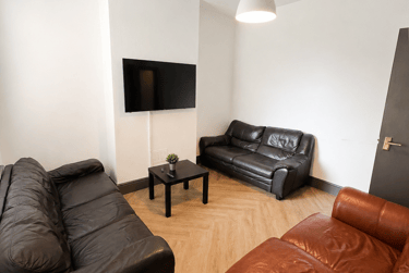 6 bed house, Storer Road, City Centre, Loughborough, LE115EH - Image 2