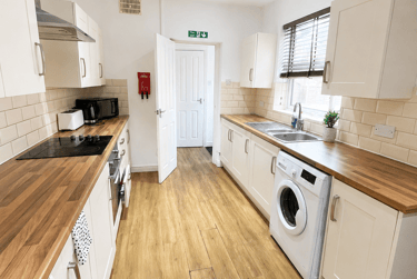 6 bed house, Storer Road, City Centre, Loughborough, LE115EH - Image 1