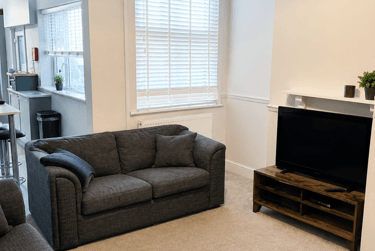 5 bed house, Burleigh Road, City Centre, Loughborough, LE113BA - Image 1