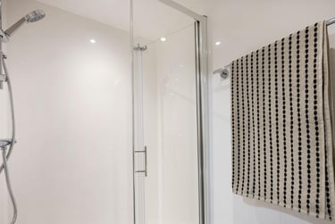 Classic Plus Ensuite at Press House, 81-88 Beresford Street, Woolwich, London, SE186BG - Image 11