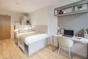 Ensuite with Balcony at The Quarter House, 17 Marlborough Street, City Centre, Bristol, BS13NX - Image 1