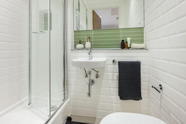 Ensuite with Balcony at The Quarter House, 17 Marlborough Street, City Centre, Bristol, BS13NX - Image 4