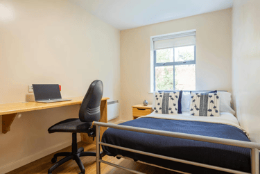 Silver Ensuite at Hotwells House, 192-216 Hotwell Road, Clifton, Bristol, BS84UR - Image 1