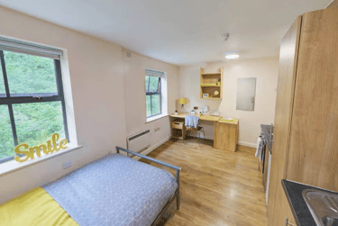 Gold Studio at Hotwells House, 192-216 Hotwell Road, Clifton, Bristol, BS84UR - Image 1