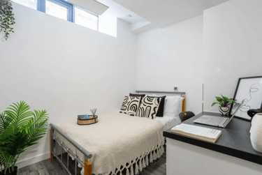 Bronze Studio - Image 1