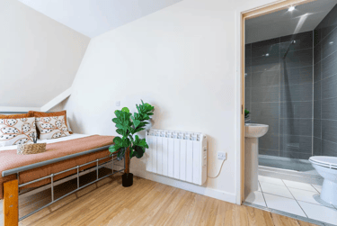 Silver Ensuite - Image 2