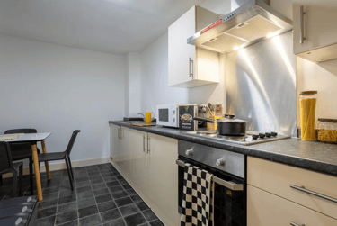 Bronze Non Ensuite - Top Floor - Image 6