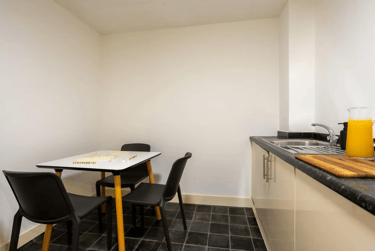Bronze Non Ensuite - Image 4
