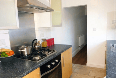 4 bed house, Station Street, City Centre, Loughborough, LE115EF - Image 2