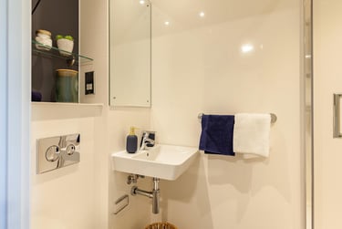 Luxury Gold Studio - Image 5