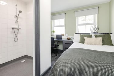 Classic Ensuite Wet Room - Image 1