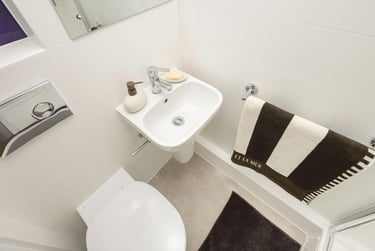 Classic Ensuite - Image 4