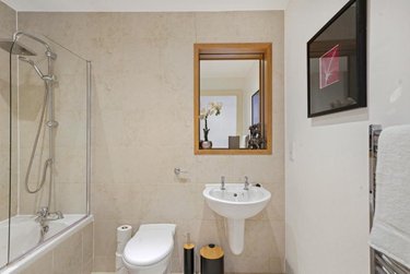 2 bed flat, Echo Central, Clarence Dock, Leeds, LS98FL - Image 5