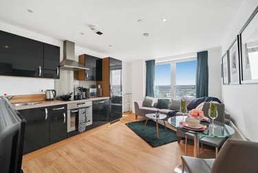 2 bed flat, Echo Central, Clarence Dock, Leeds, LS98FL - Image 4