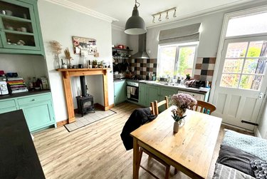 1 bed house, Room 1, 8 De Lacy Mount, Kirkstall, Leeds, LS53JF - Image 1