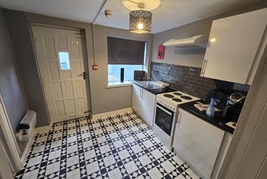 1 bed flat, Halton, Harehills, Leeds, LS157RN - Image 1