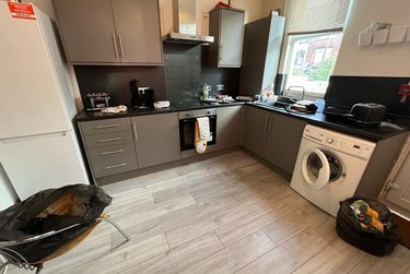 5 bed house, Brudenell Avenue, Hyde Park, Leeds, LS61HD - Image 1