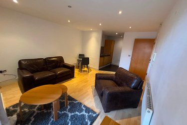 2 bed flat, Cromwell Court, Clarence Dock, Leeds, LS101HN - Image 1