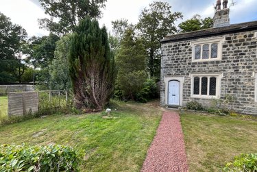 1 bed house, Tudor Cottage, Moortown, Leeds, LS178AW - Image 1