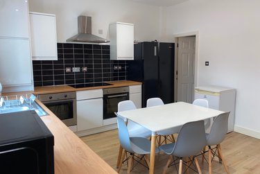 6 bed house, Langdale Terrace, Kirkstall, Leeds, LS63DY - Image 1