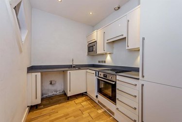 1 bed flat, Weyside Park, Catteshall Lane, Godalming, Guildford, GU71DE - Image 4
