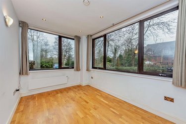 1 bed flat, Weyside Park, Catteshall Lane, Godalming, Guildford, GU71DE - Image 1