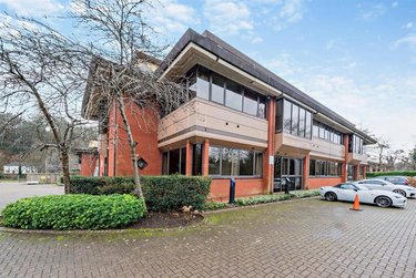 1 bed flat, Weyside Park, Catteshall Lane, Godalming, Guildford, GU71DE - Image 9