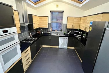 6 bed house, Norwood Road, Hyde Park, Leeds, LS61DZ - Image 2