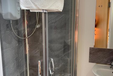 1 bed studio, STUDIO 4, 3a Irwin Approach, Harehills, Leeds, LS150DW - Image 6