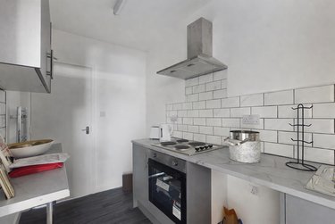 1 bed flat, Austhorpe Road, Harehills, Leeds, LS158EJ - Image 2