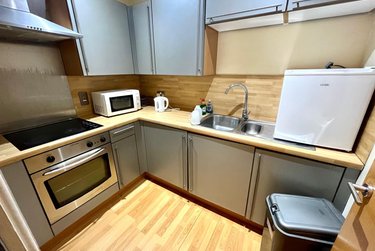 1 bed studio, 16 York Place, City Centre, Leeds, LS12EU - Image 2