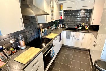 2 bed flat, Olympian Court, Layerthorpe, York, YO103UE - Image 3