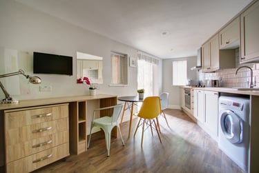 1 bed studio, Peel Street, Arboretum, Nottingham, NG14GR - Image 2