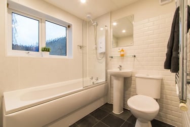 3 bed house, Camden Street, City Centre, Plymouth, PL48NW - Image 2