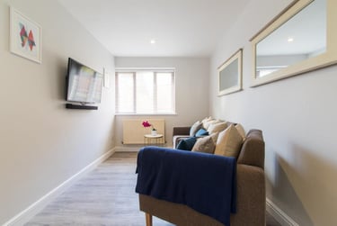 2 bed flat, Victoria Road, Hyde Park, Leeds, LS61PD - Image 1