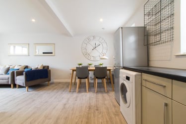 2 bed flat, Victoria Road, Hyde Park, Leeds, LS61PD - Image 3