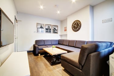 6 bed house, Kimbolton Avenue, Radford, Nottingham, NG71PS - Image 1