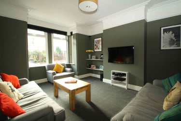 6 bed house, Park Road, Shelthorpe, Loughborough, LE112HH - Image 1