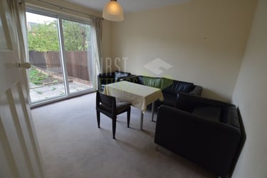 6 bed house, Gainsborough Road, Knighton, Leicester, LE23DG - Image 2