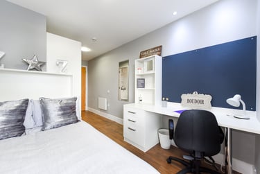 Ensuite Silver - Image 1