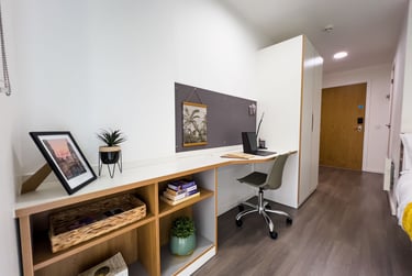 Ensuite Bronze Courtyard - Image 2