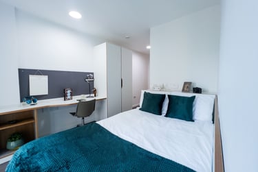 Ensuite Gold - Image 2