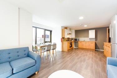 Ensuite gold at Byrom Point, 72 Great Crosshall Street, City Centre, Liverpool, L32BE - Image 8