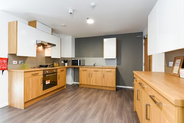 Ensuite gold at Byrom Point, 72 Great Crosshall Street, City Centre, Liverpool, L32BE - Image 12