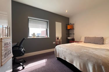 Studio Bronze - Image 1