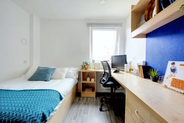 Studio gold at Nottingham Two, Midland Way, Dunkirk, Nottingham, NG73LP - Image 1