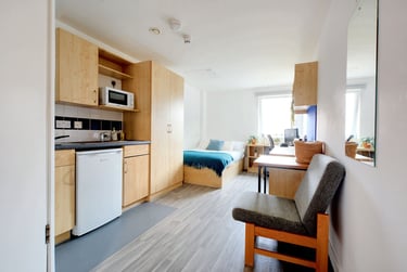 Studio silver ground floor - Image 2