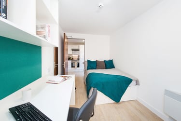 Two bedroom apartment silver at Vincent Place, Vincent's Walk, City Centre, Southampton, SO141JY - Image 3