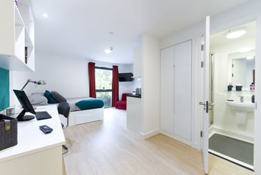 Studio silver plus city view at Vincent Place, Vincent's Walk, City Centre, Southampton, SO141JY - Image 1